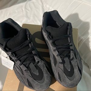 Adidas Yeezy Boost 700